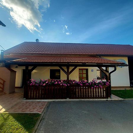 Guest House Gacka Rogić Otočac Zewnętrze zdjęcie