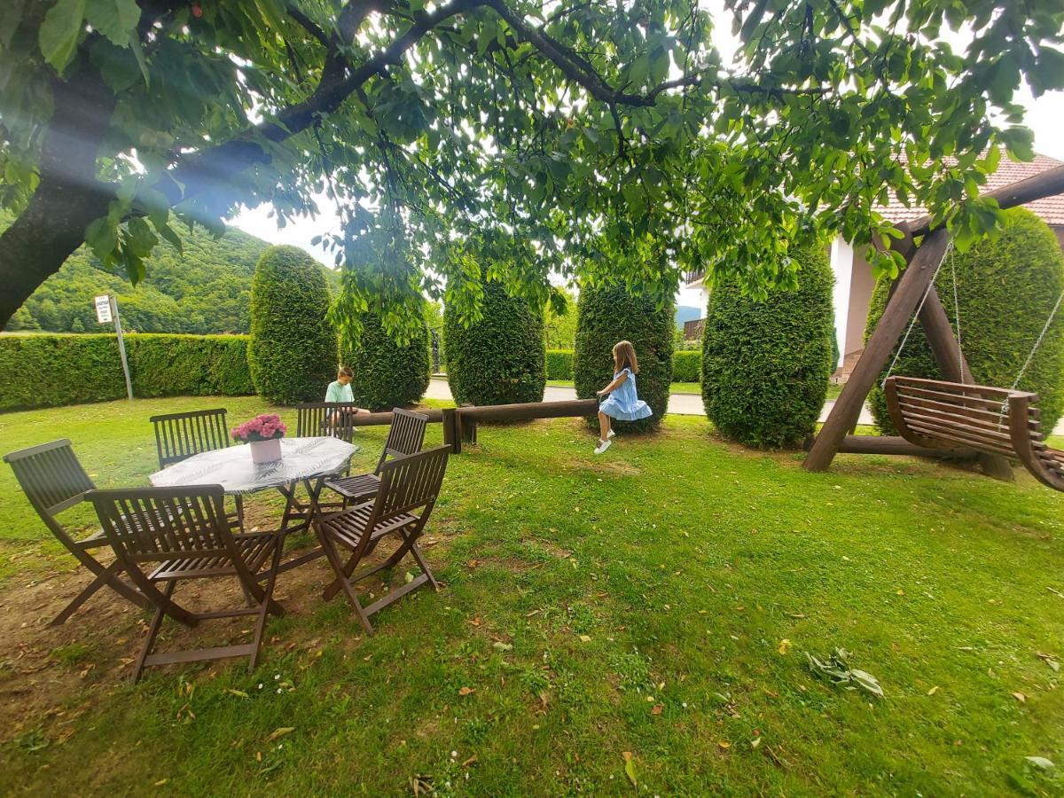 Guest House Gacka Rogić Otočac Zewnętrze zdjęcie