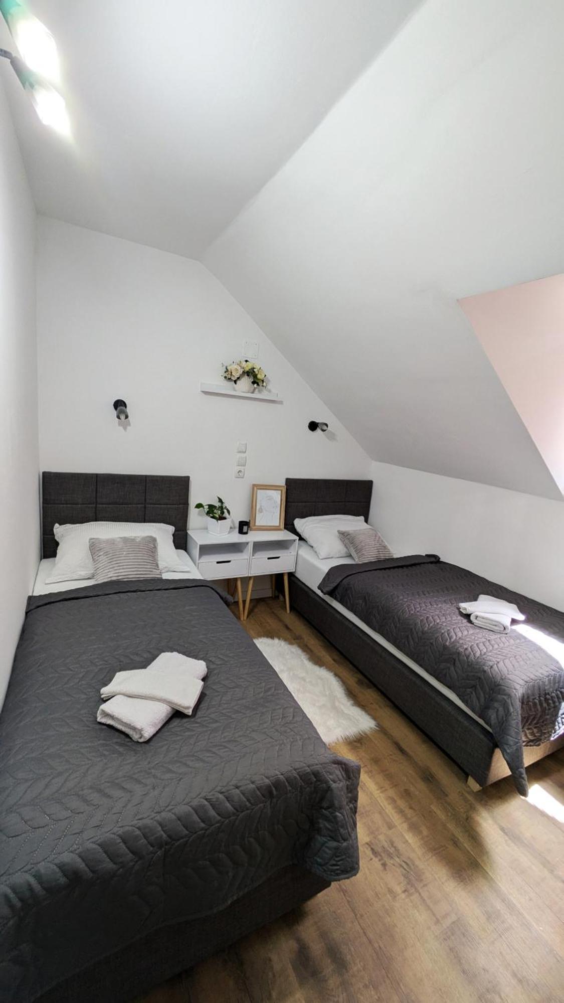 Guest House Gacka Rogić Otočac Zewnętrze zdjęcie